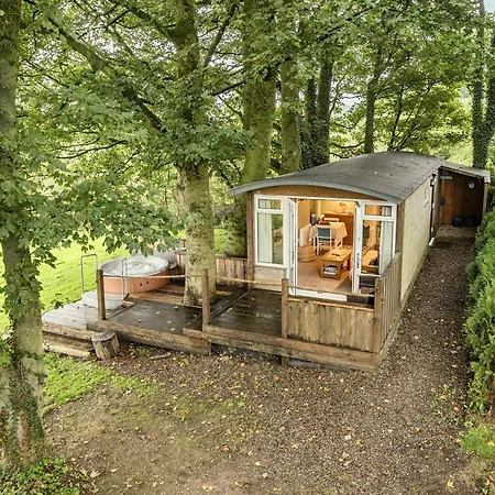 The Hide - Cosy With Hot Tub *
