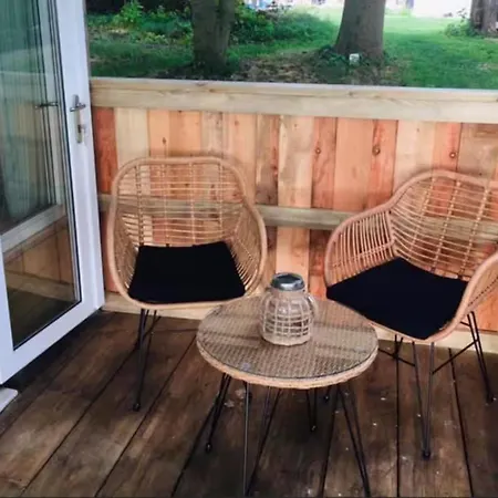 The Hide - Cosy With Hot Tub * Newton-on-Rawcliffe