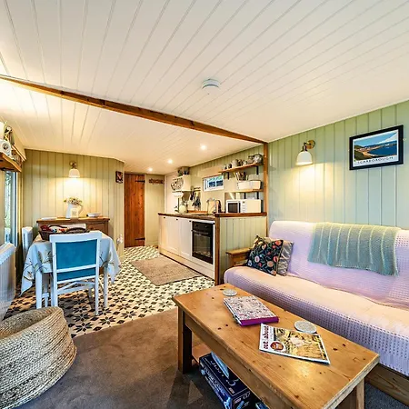 펜션 The Hide - Cosy With Hot Tub