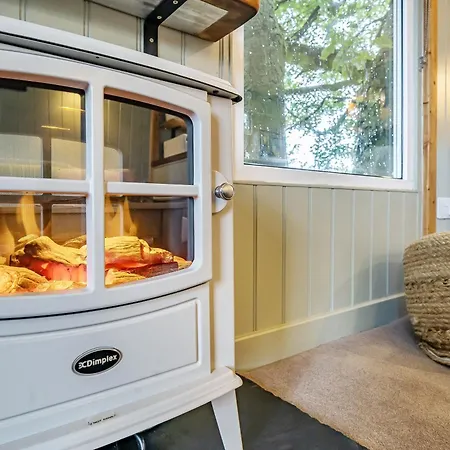 The Hide - Cosy With Hot Tub