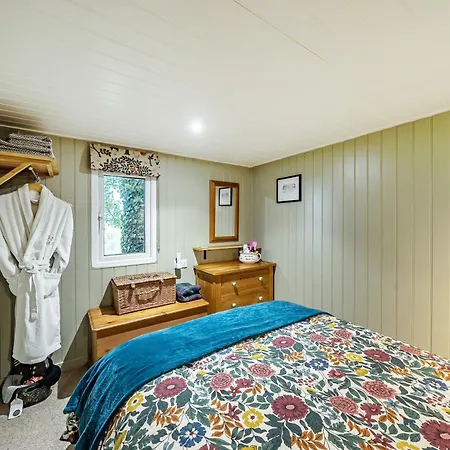 The Hide - Cosy With Hot Tub 펜션 Newton-on-Rawcliffe