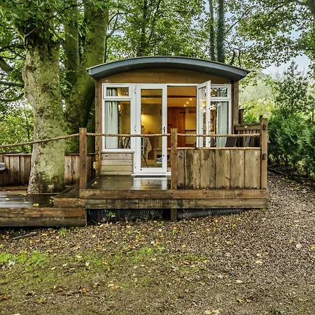 The Hide - Cosy With Hot Tub *