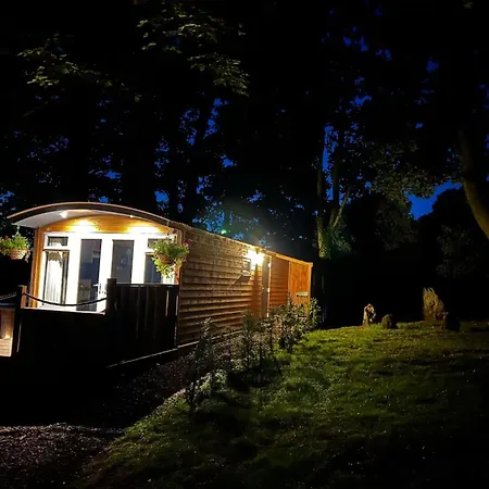 The Hide - Cosy With Hot Tub * Newton-on-Rawcliffe