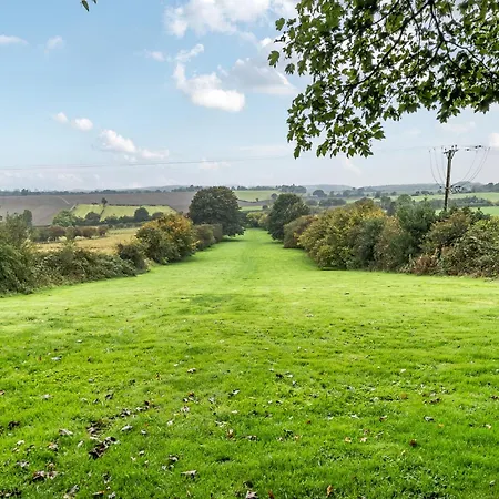 Дом отдыха The Hide - Cosy With Hot Tub Newton-on-Rawcliffe