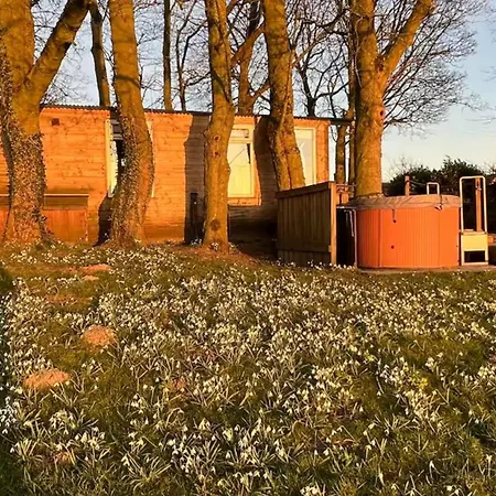 Дом отдыха The Hide - Cosy With Hot Tub