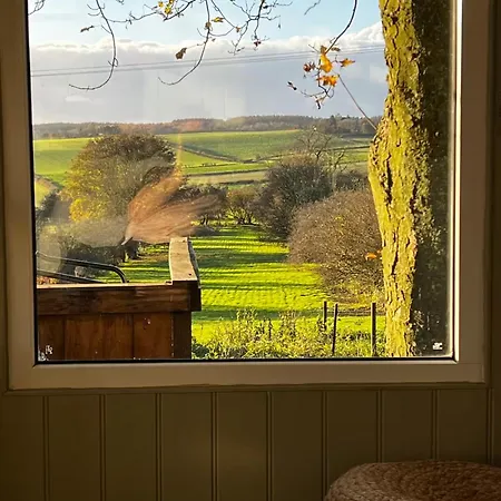 Дом отдыха The Hide - Cosy With Hot Tub Newton-on-Rawcliffe