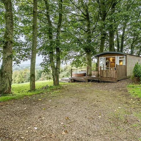 Дом отдыха The Hide - Cosy With Hot Tub Newton-on-Rawcliffe